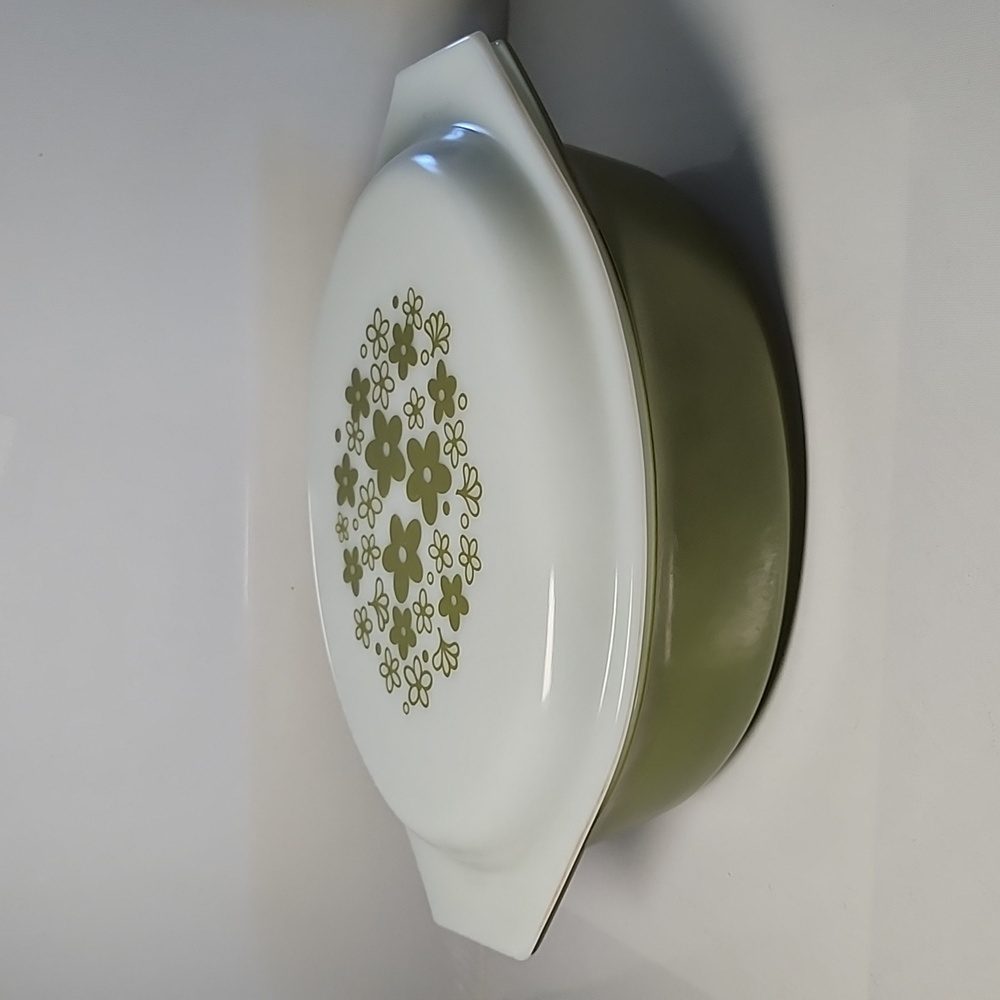Vintage Pyrex  Verde olive pattern Casserole dish  with pyrex lid 045-2.5qt